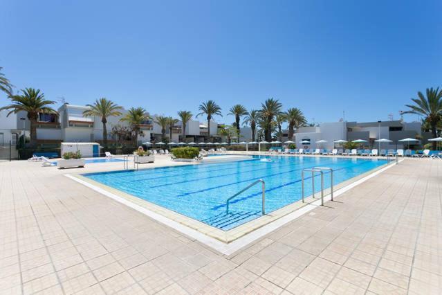 Primavera Holiday Apartment Арона Экстерьер фото